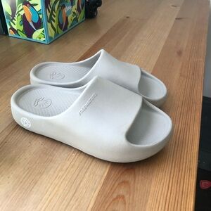 Taupe Freewaters Vegan Slides